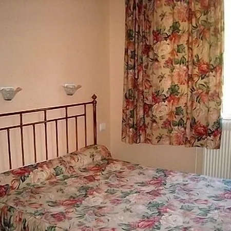 Logis Terrasse 2* Lisieux