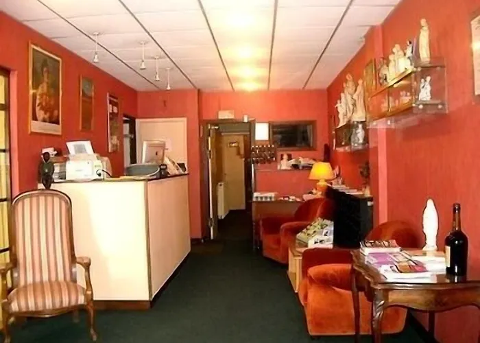 Hotel Logis Terrasse Lisieux